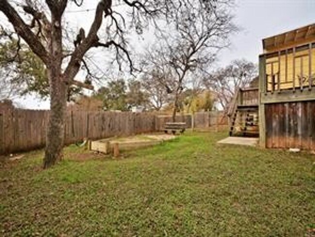 Building Photo - Available: Updated, spacious Tarrytown 4 bed / 4 bath, furnished or unfurnished