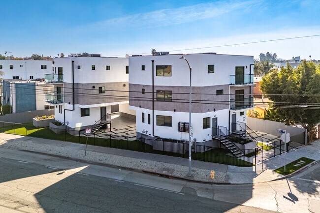 Building Photo - 1638 S Longwood Ave