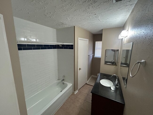 Building Photo - 20206 Newmint Dr
