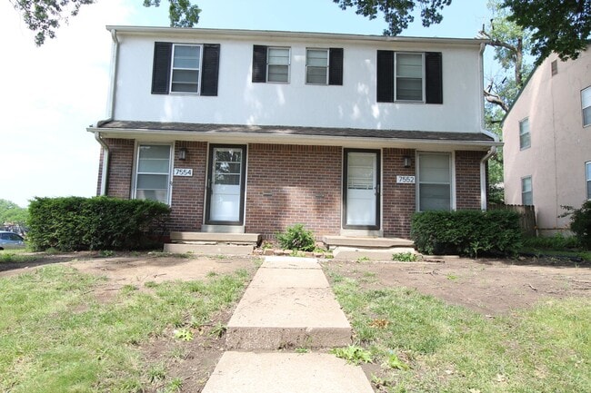Primary Photo - 2 Bedroom 1 Bath Duplex In The Waldo Area