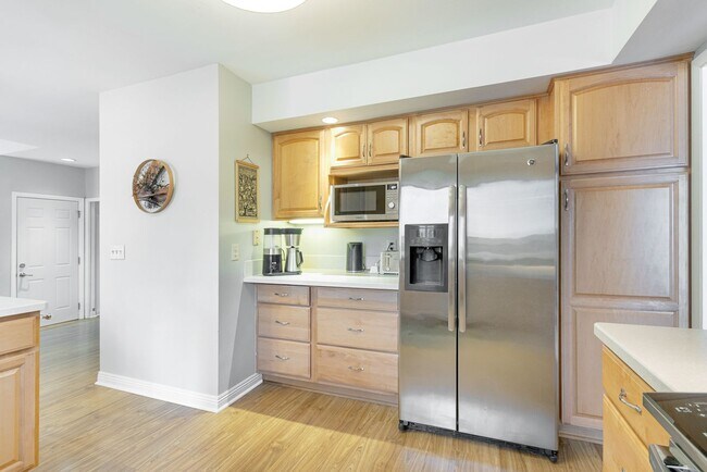 Building Photo - Fully Furnished 5 Bedroom 2.5 Bathroom in Madison, WI