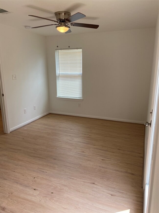 Building Photo - 3722 Putnam Dr
