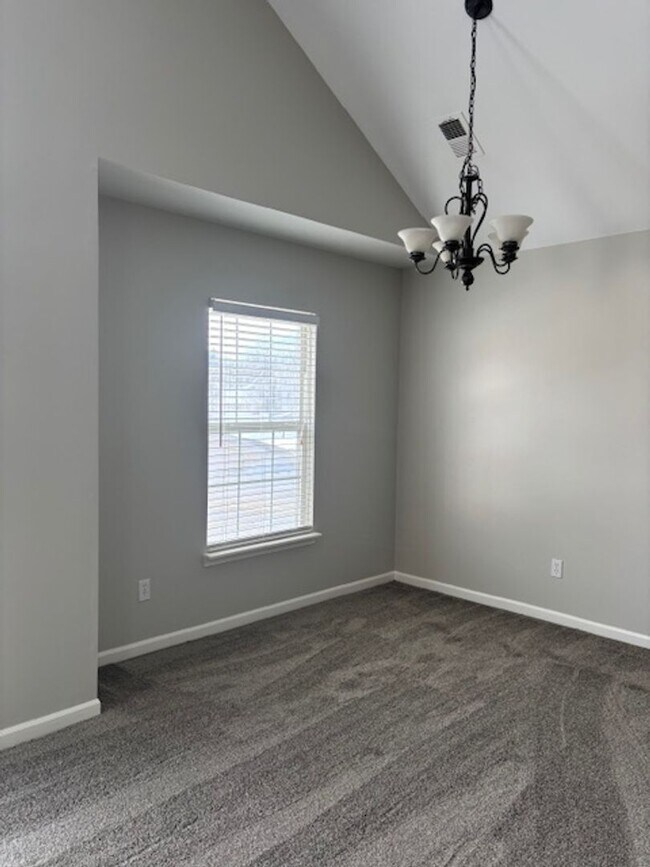 Building Photo - BEAUTIFUL 2 BEDROOM 2 BATH CONDO!