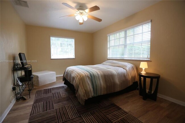 Building Photo - 3 bedroom in Hollywood FL 33020