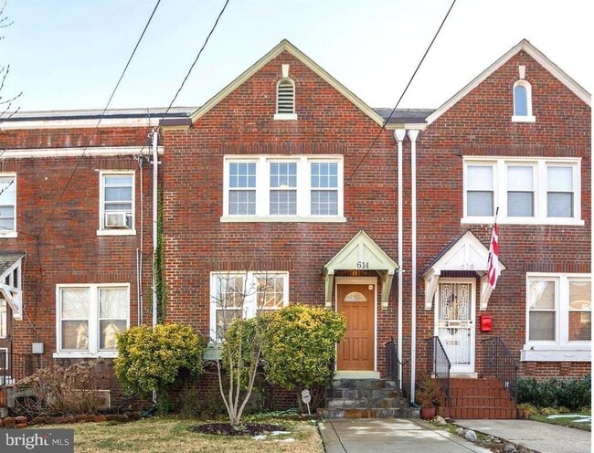 Building Photo - 614 Ingraham St NW