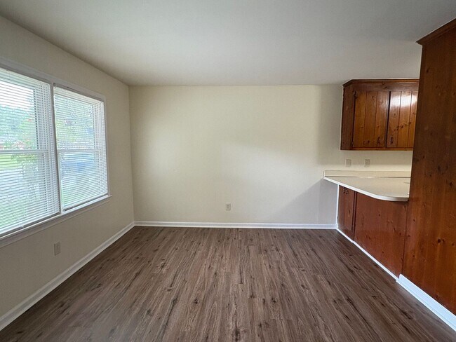 Building Photo - 2518 Cedarwood Dr