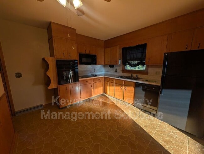 Building Photo - 700 Shenandoah Ave