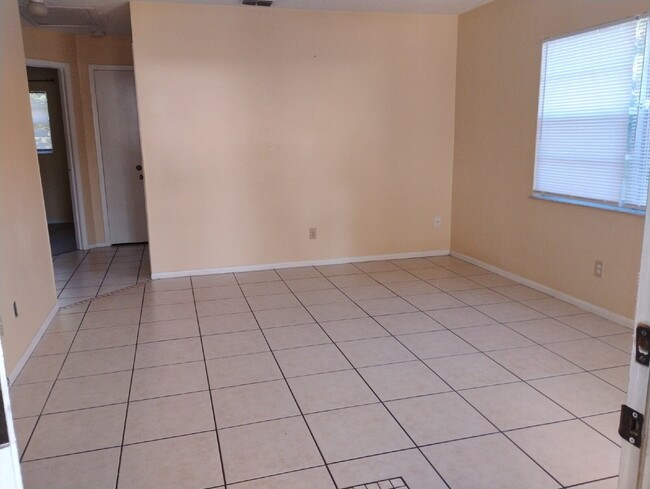 Building Photo - Cute 2 Bedroom, 1 Bathroom home For Rent