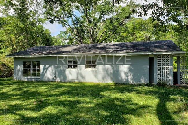 Building Photo - *$450 Move-In Savings! First 3 Months at J...