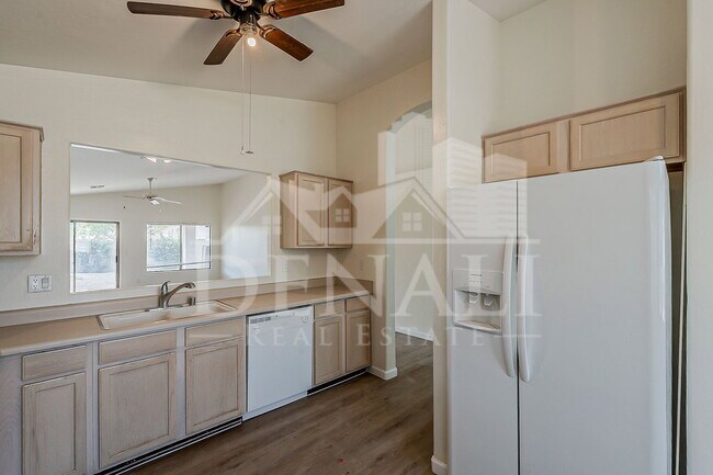 Building Photo - 15728 N 104th St