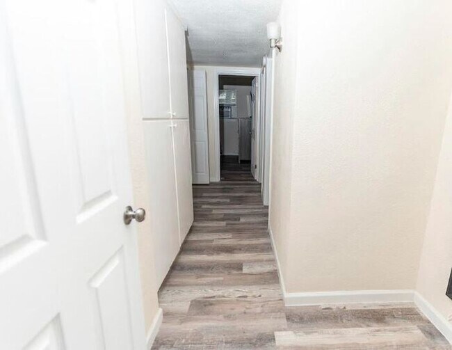Building Photo - Charming affordable 3/1.5 House minutes from NAS Pensacola & Corry Station