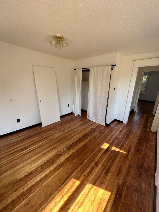 west bedroom with built in closet - 4806 SE 76th Ave