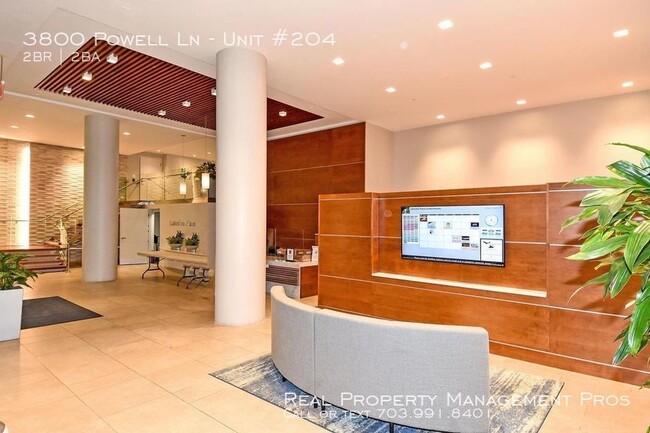 Building Photo - Spacious Condo in Peaceful Lakeside Plaza!