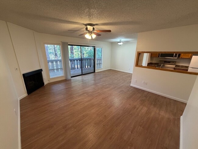 Building Photo - 2 bedroom | 1 bathroom | Arden-Arcade Condo Available Now!