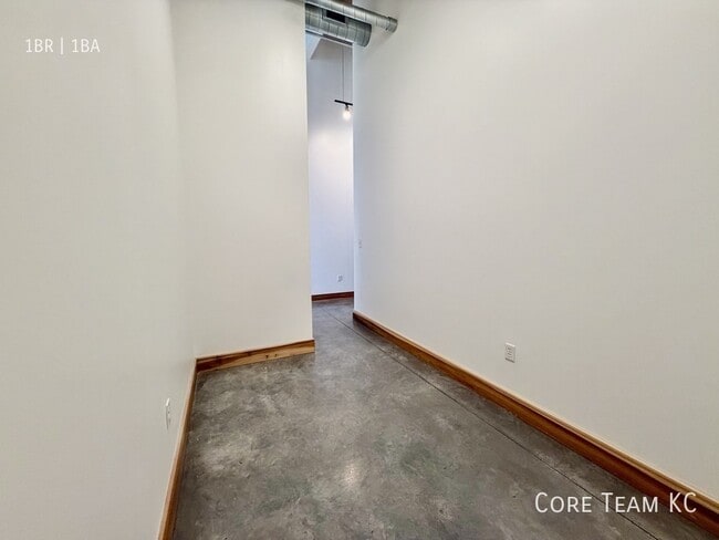 Building Photo - 382 W 22nd St