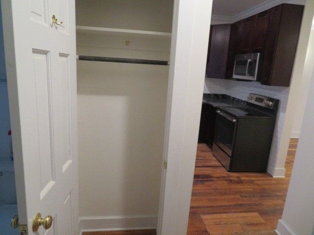 Building Photo - 845 W Agatite Ave