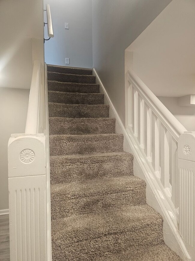 Building Photo - Beautifull renovated 2 bed 1.5 bath!