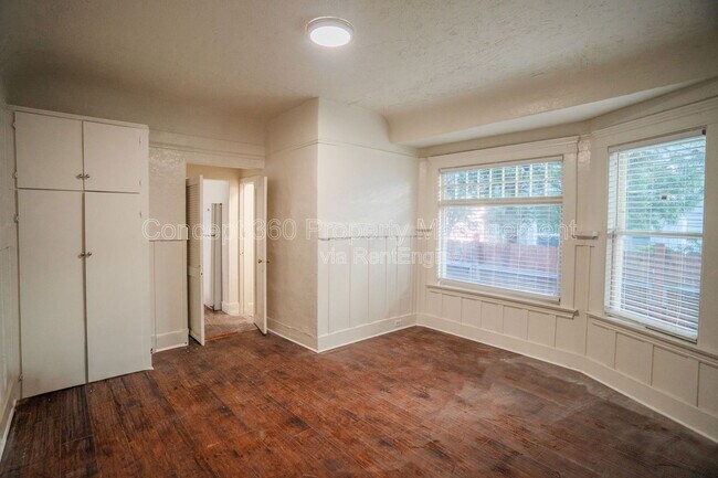 Building Photo - 803 Magnolia Ave