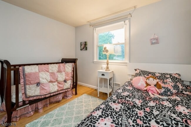 Building Photo - 42 Warren St