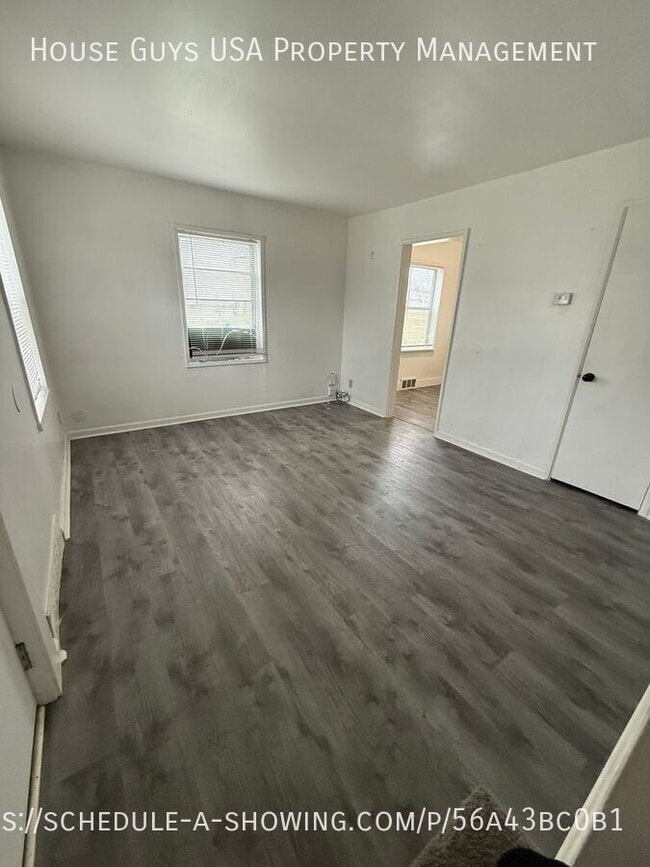 Building Photo - 9523 Charlotte St