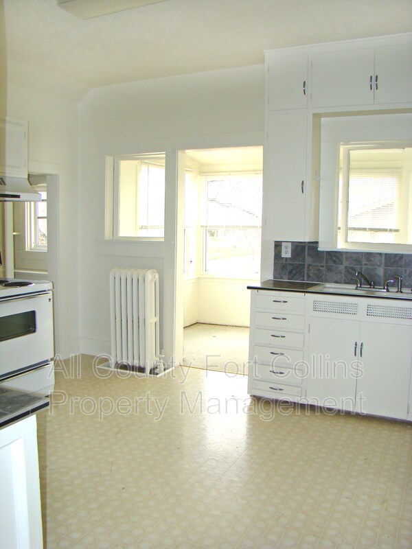 Building Photo - 401 Elm St