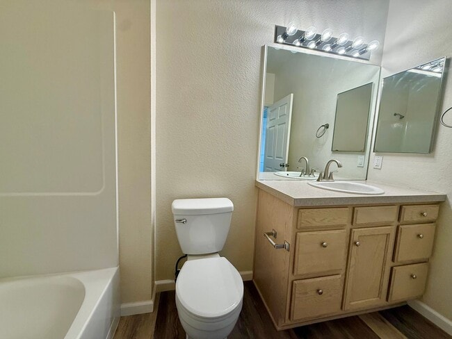 Building Photo - Beautiful,  2 Bed/2 Bath Condo in High Plains Village