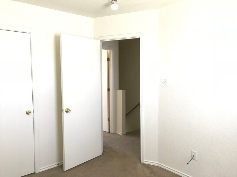 Building Photo - 4405 Abigail Dr