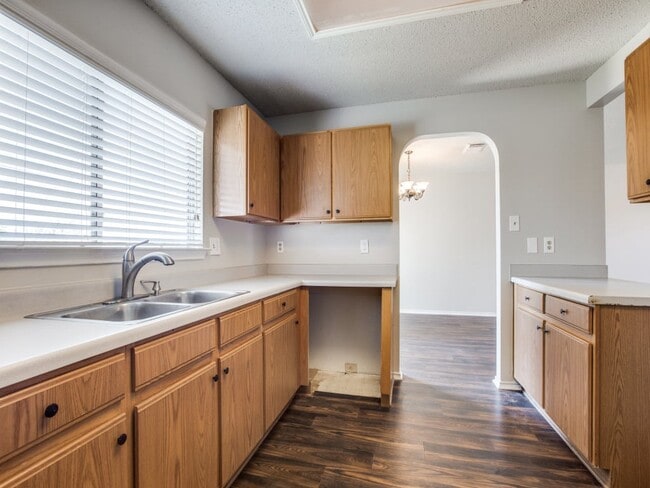 Building Photo - 9706 Highland Creek