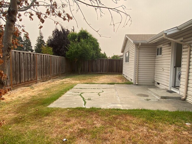 Building Photo - Newark 4 beds 2 baths Single Family House with Big Lot - showing 7/15 Wed 5pm