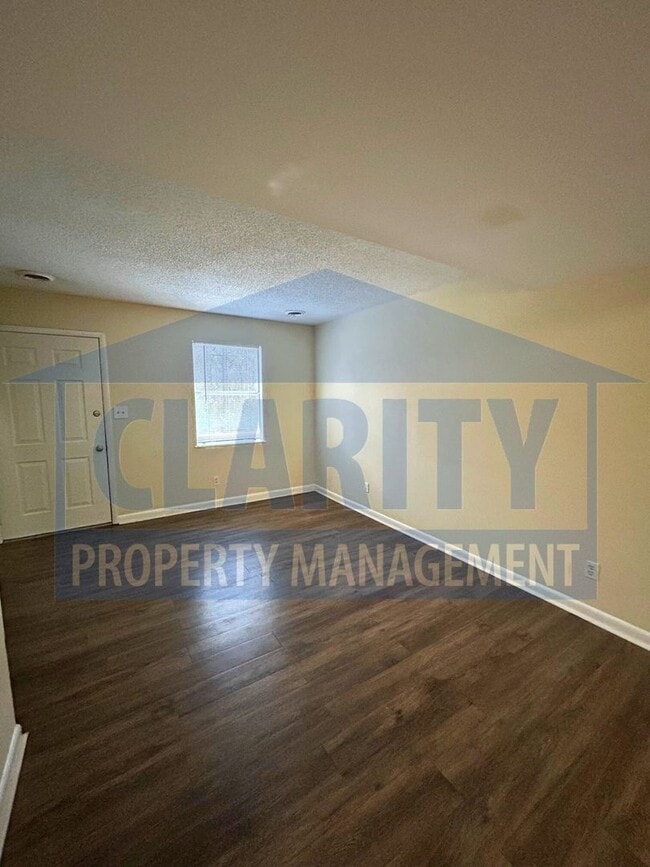 Building Photo - Two bedroom apartment! Great location!