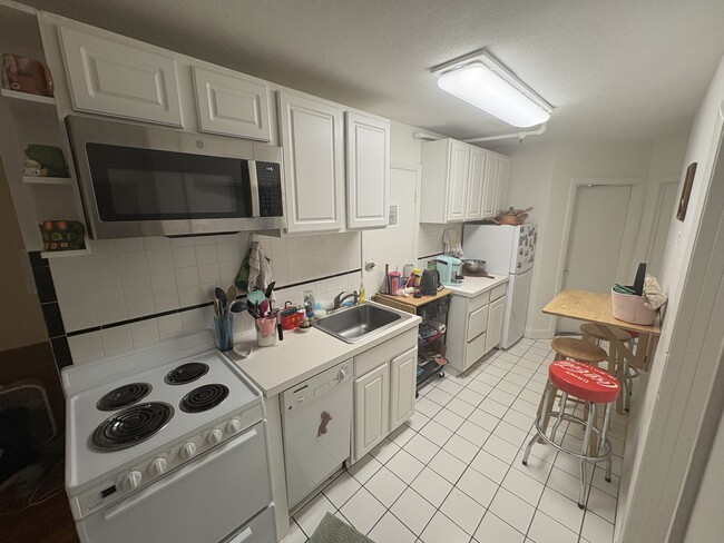 Building Photo - 35 Westland Ave