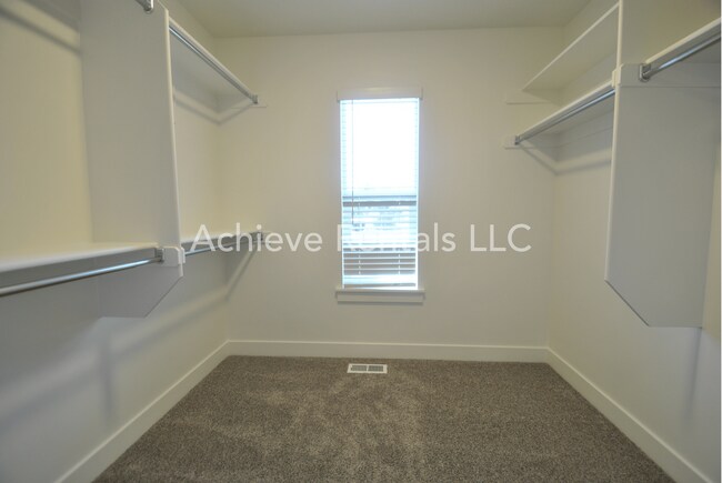 Building Photo - Beautiful 3 Bed Townhome in Nibley with pool!