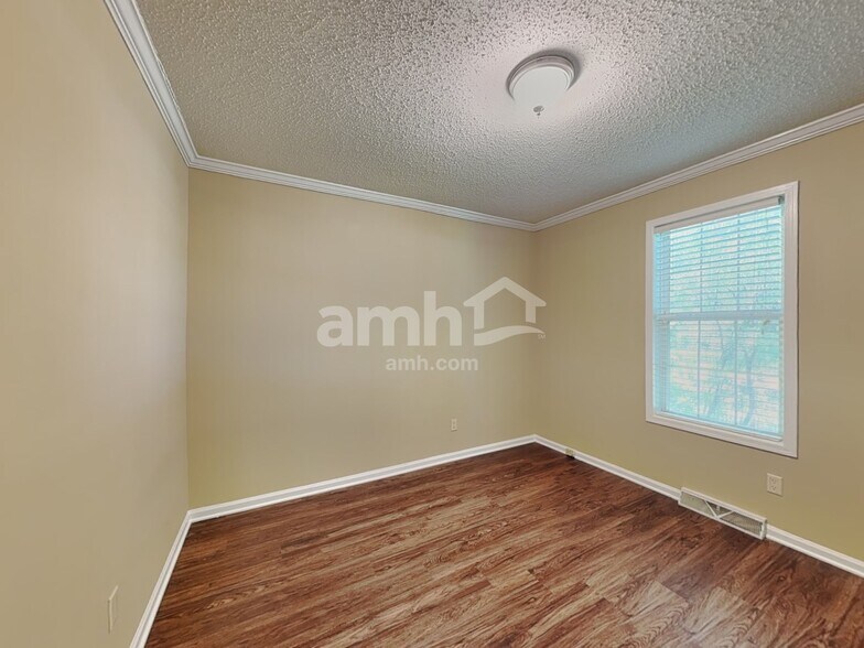 Building Photo - 1103 Lexington Pointe Ln