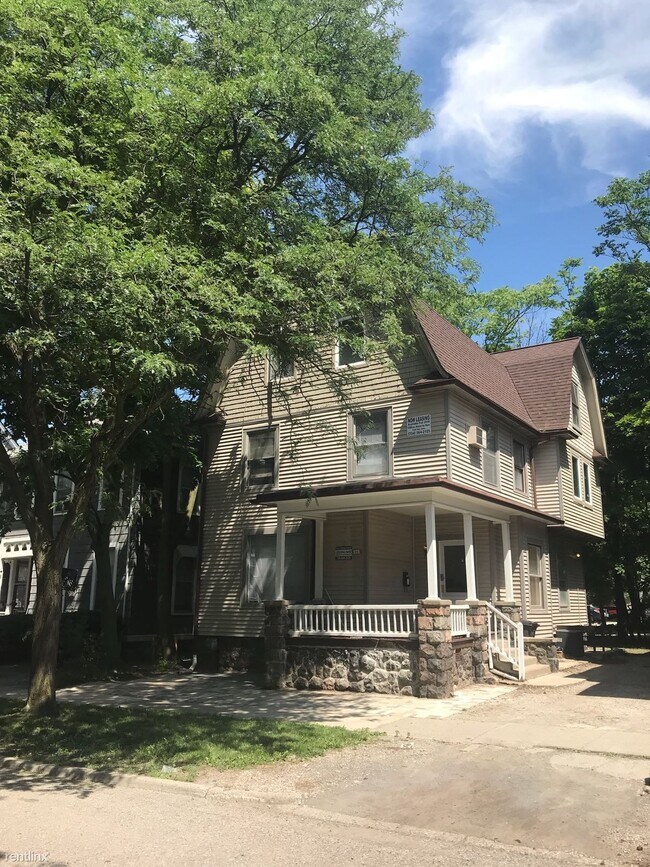 Primary Photo - 10 br, 3 bath House - 335 E Jefferson St