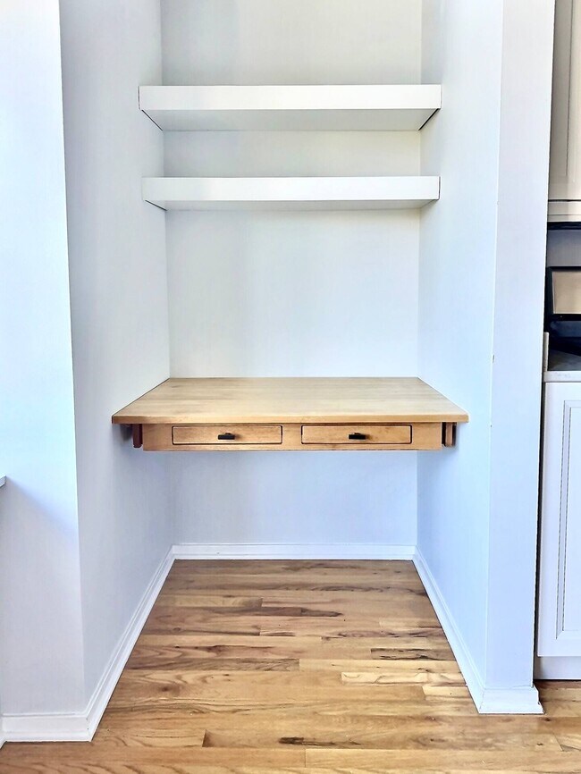 Mini bar or Second work-from-home space - 6 S Laflin St