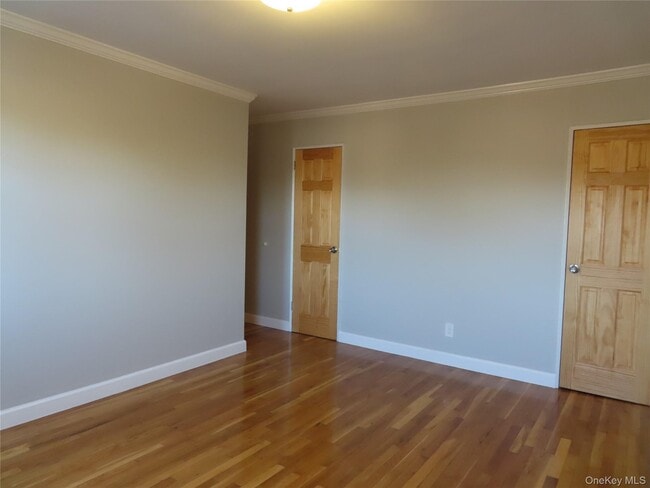 Building Photo - 208-09 Bardwell Ave