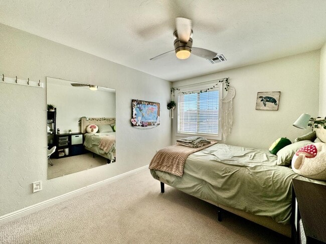 Building Photo - 12768 N Lantern Way