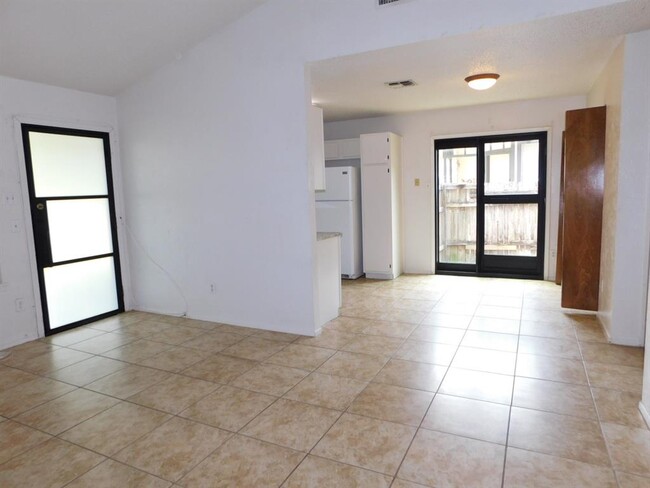 Building Photo - 7800 Brodie Ln