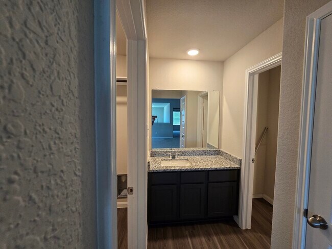 Building Photo - 13703 Mariah Dr