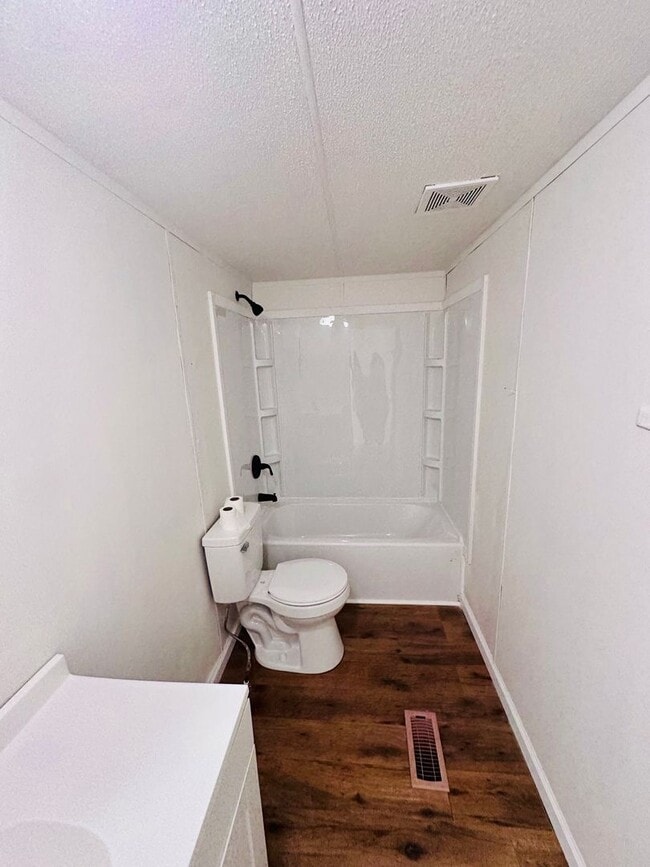 Building Photo - NEW RENTAL LISTING