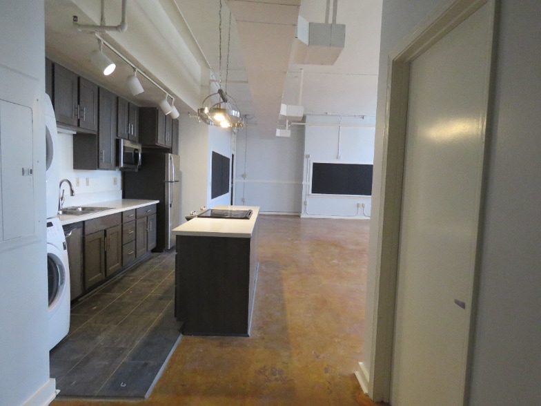 Building Photo - 1401 Scott St