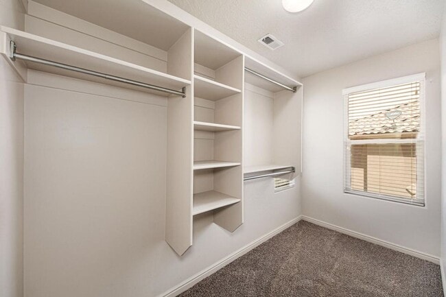 Building Photo - Beautiful Fossil Hills END UNIT!!