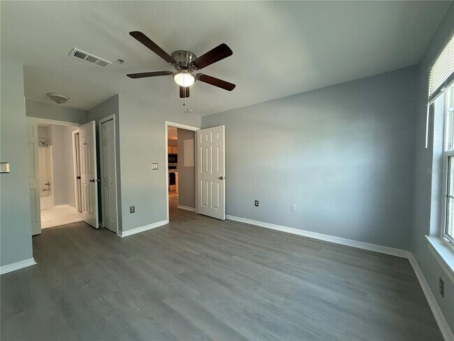 Building Photo - 5451 Vineland Rd