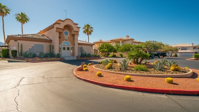 Building Photo - 2 Bedroom 2 Bath Condo with 1 Car Garage