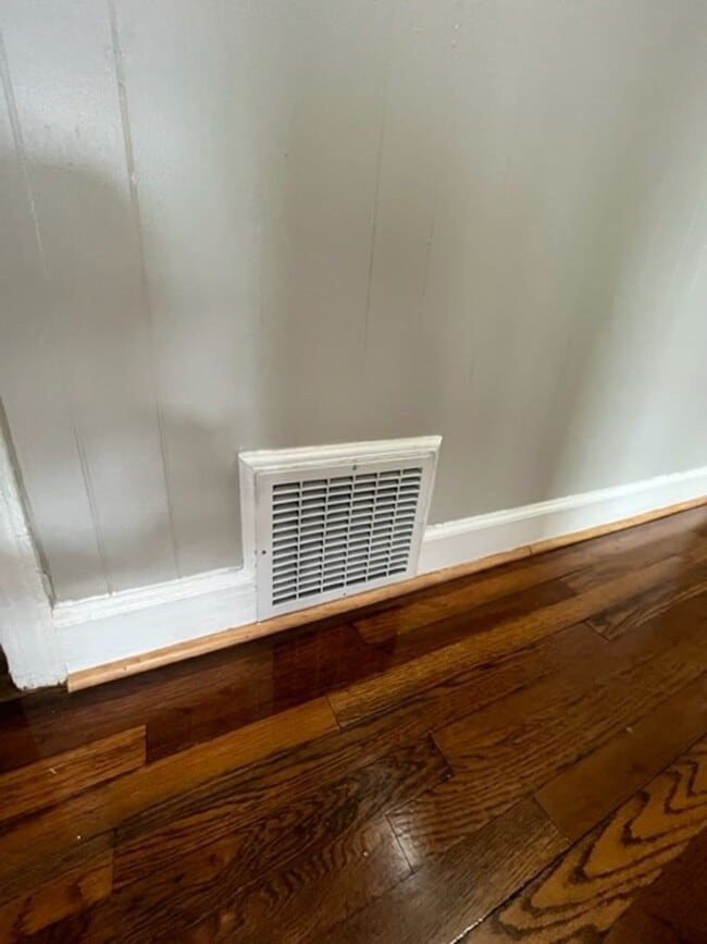 Building Photo - 2 bed 1 Bath Home Mount Airy NC