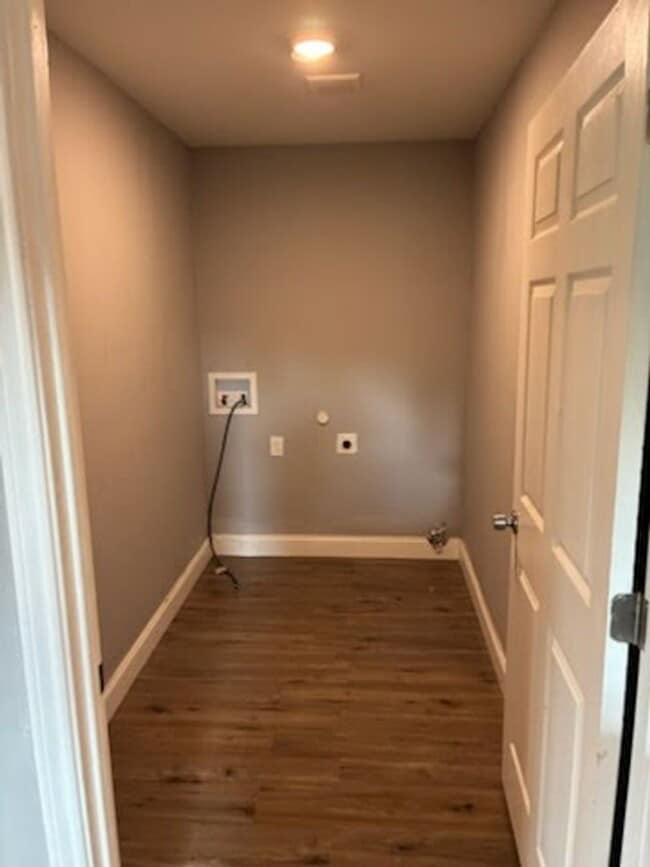 Building Photo - 107 E Miller St