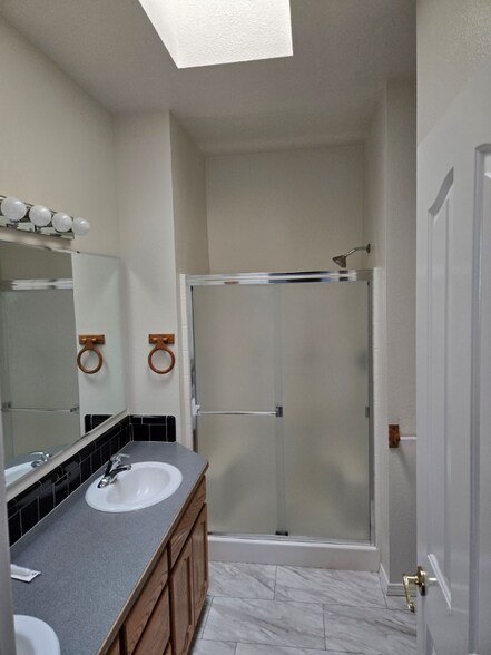 Building Photo - 2023 N Glennfield Pl