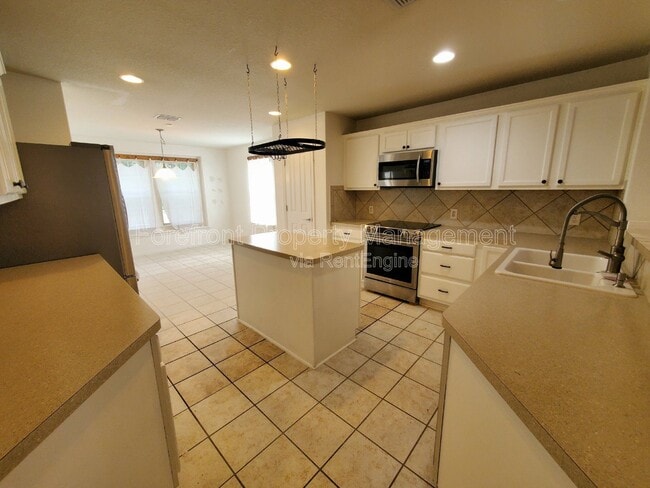 Building Photo - 555 Planters Pass