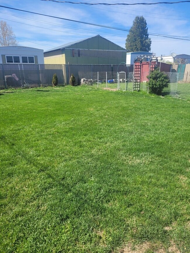 Building Photo - 107&amp;109NYost