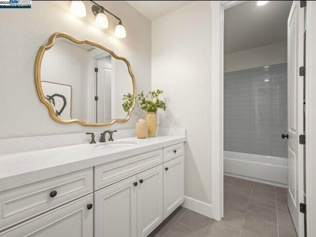 Building Photo - 1588 Alamo Way